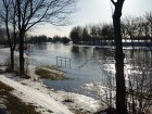 Die Unstrut im Winter bei Hochwasser - mit dem Unstrut-Rad-Wanderweg